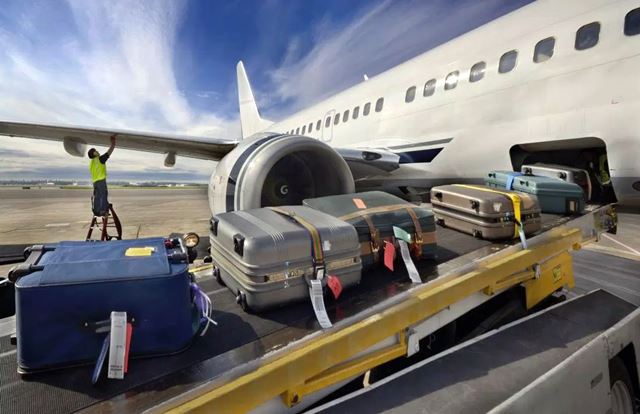 파일:Cgo baggage loading.jpg